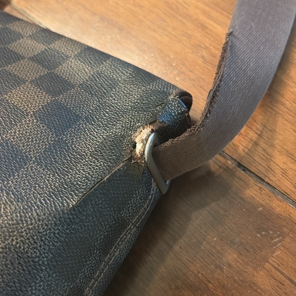 Authentic Louis Vuitton Damier Ebene messenger crossbody bag - & key holder - Picture 14 of 14